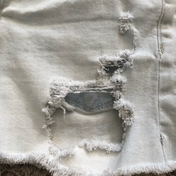 American Eagle Outfitters distressed jean shorts - Picture 3 of 8